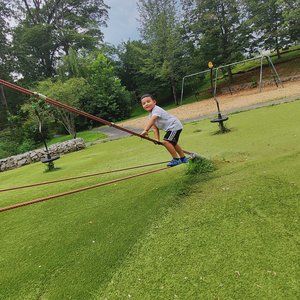 Meet your Posher, Gamez